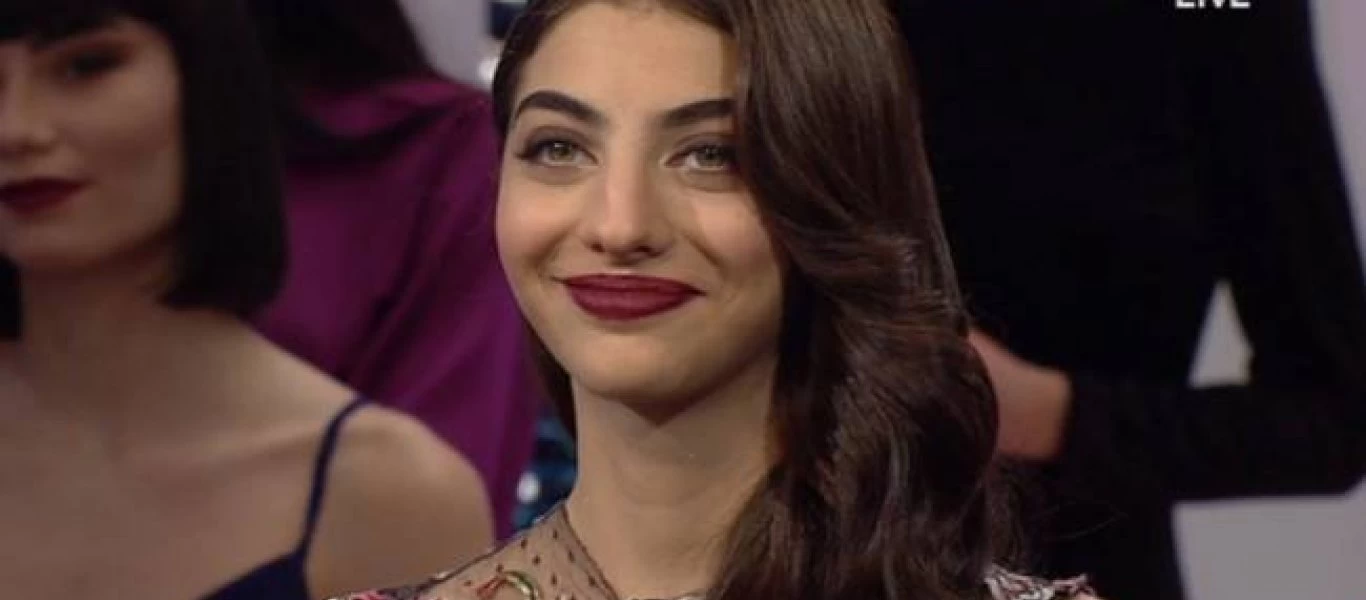 GNTM 2: Η Ειρήνη Καζαριάν επέστρεψε στο παιχνίδι - Φωτογραφήθηκε με τις παίκτριες αυτού του κύκλου (βίντεο)